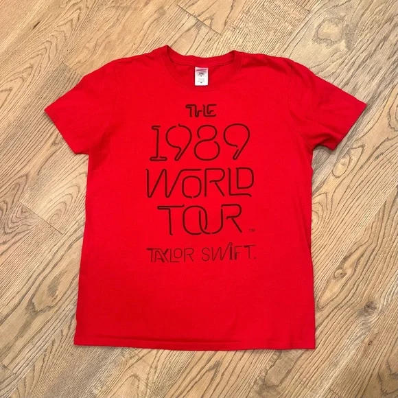 EUC. Taylor Swift™️ Red Concert Tee | 1989 Tour T-Shirt | Swifty Merch | Medium - Picture 11 of 12